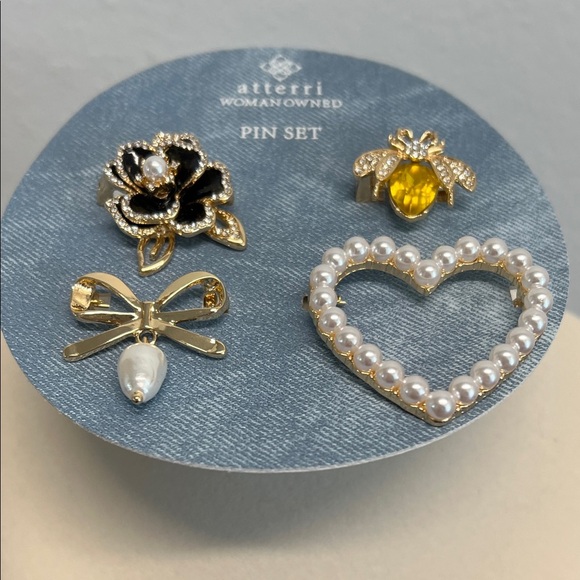 Atterri | Brooch Set - Picture 7 of 9